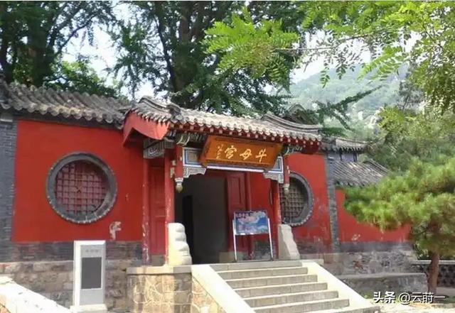 揭秘尼姑庵真相：表面佛门实则妓院，穿黑丝戴假发，香客人来人往