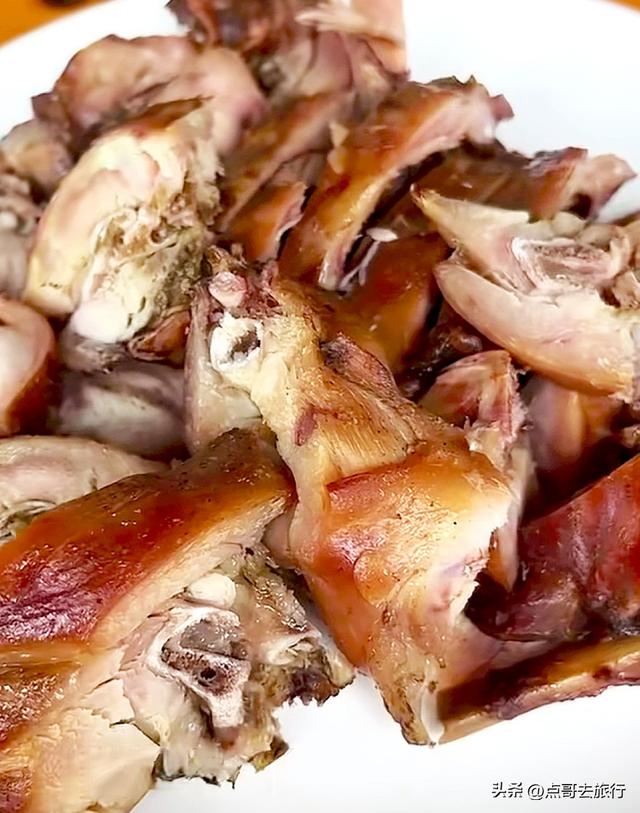 成都龙泉山下，被严重低估的古场镇，美食诱人，公交车直达！