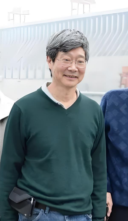 翁帆相伴21年，杨振宁去世后，继子杨光诺一句感谢话让她口碑暴涨