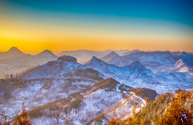 马上来“临” “沂”起过年｜爬一座沂蒙的山