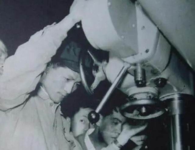 他曾担任3个直辖市市委书记，40岁官至副国级，43岁粉碎重大阴谋