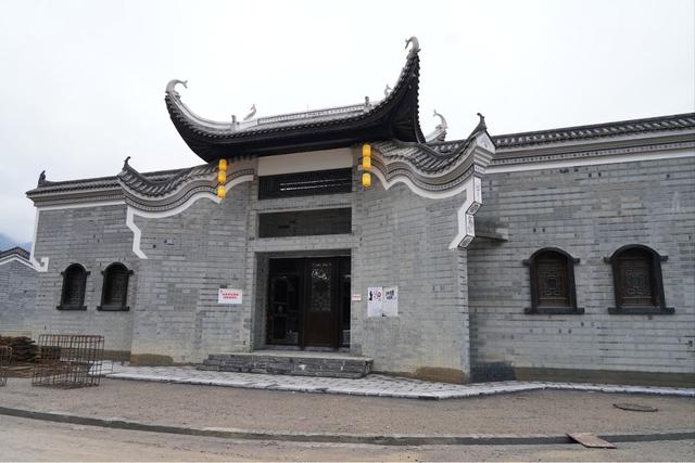 央视曝光！耗资24亿，亏损超10亿，商铺全闭店，只有停车场在赚钱