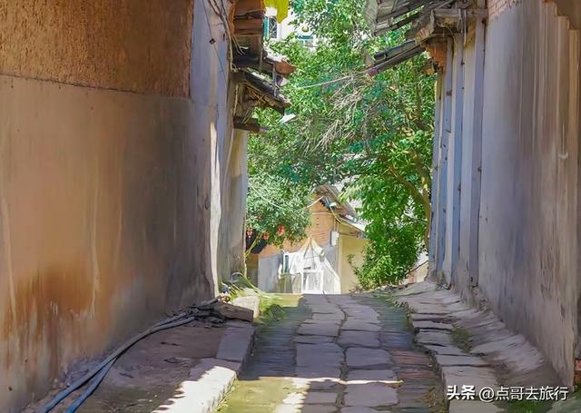 成都龙泉山下，最低调的古场镇，停留在80年前，公交车1元直达！