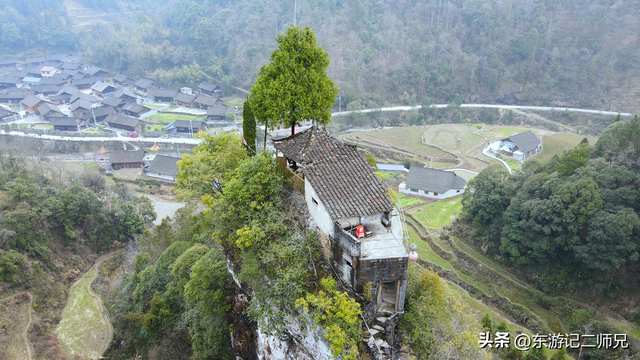 探索湘西奇人，耗资20余年，独自隐居山顶打造世外桃源