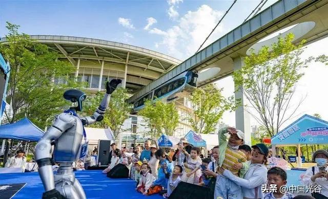 光谷酒店假期入住率提升50%，演唱会、空轨等科技旅游带火光谷文旅商