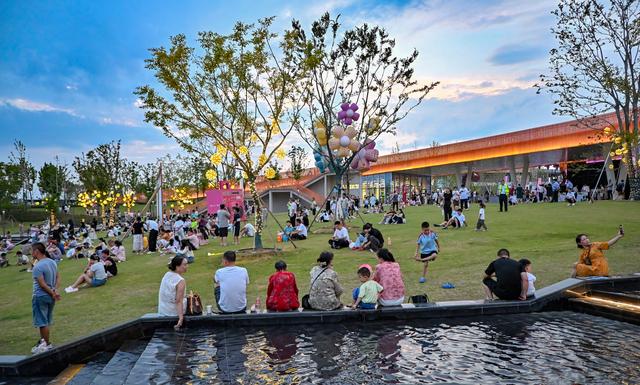 襄阳举办“鹿鸣邀约·银河之夜”七夕盛典 三地千人共度浪漫之夜