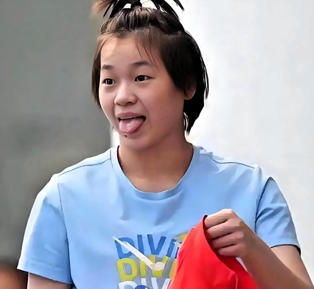 全红婵回队了，她变化很大，身高快170了吧，留起长发，气场更强