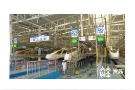 高温下的坚守：动车“美容师”挥汗如雨护航暑运图片