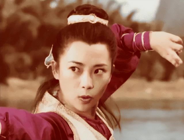 同是李连杰的基因，黄秋燕的女儿和利智的女儿差距太大，令人唏嘘