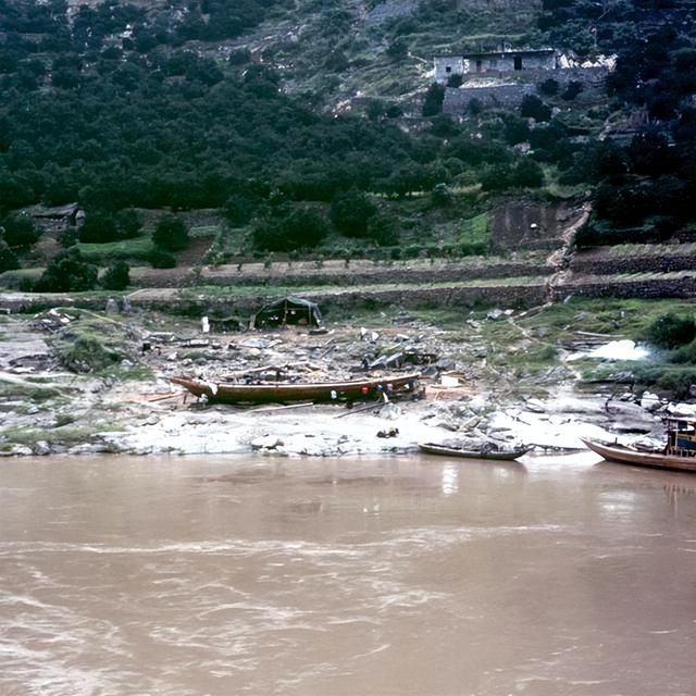 不尽长江滚滚流 1987年