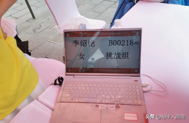 贵州跑圈“女神	”李绍艳去世，年仅30岁，多次在马路上逆行摆拍