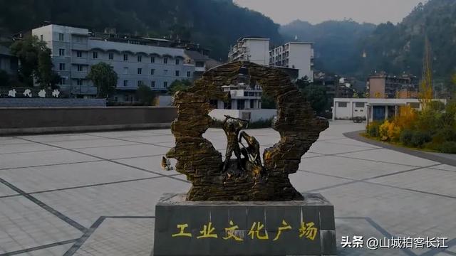 四川很奇特的县，对行政归属地认同感不强，藏着罕见自然奇观！