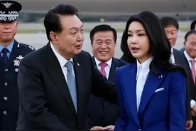 韩国第一夫人：51岁仍有少女的美貌和身材，生图和精修图判若两人图片
