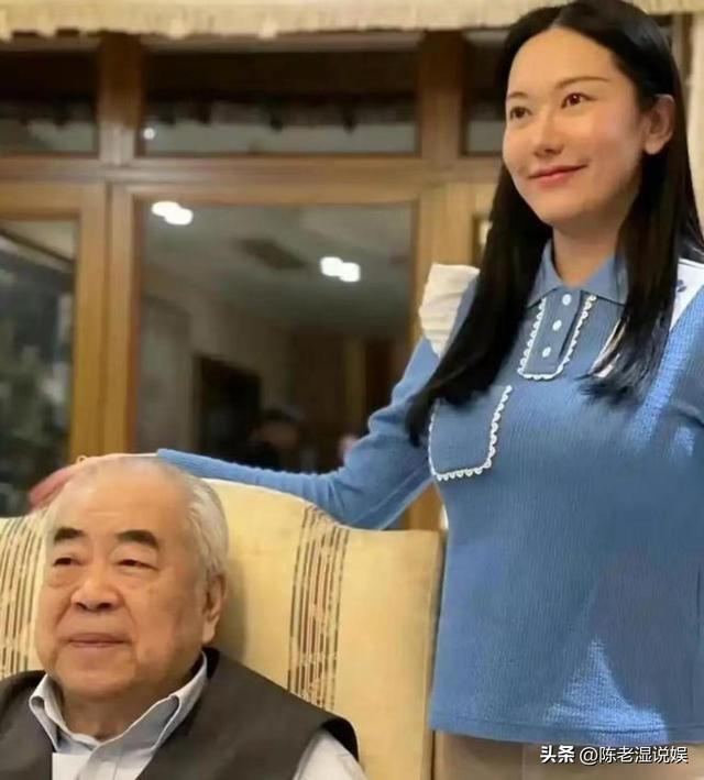 与女儿断绝关系不到3天，范曾担心的事发生了，小50岁娇妻受牵连