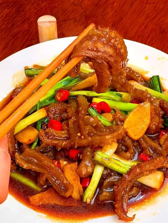 三伏天。少吃牛羊肉多吃它，一斤能顶十斤肉，贵是贵了点，但值得