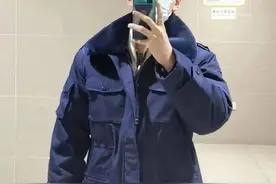 买不起羽绒服的年轻人，流行起“劳保风”穿搭图片