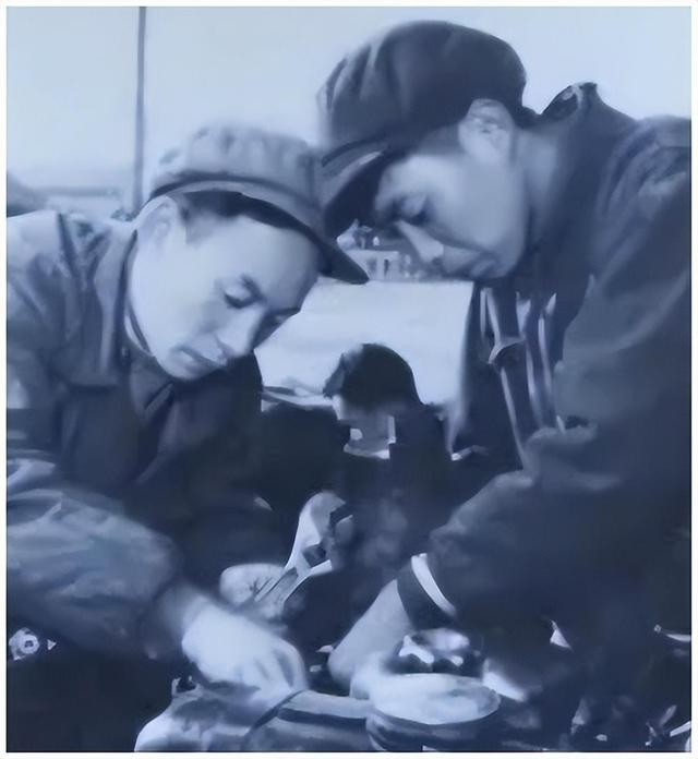 1978年，他从副总理降为工人，被罢免职务后安慰妻子：我不会自尽