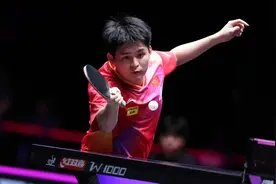 乒乓澳门赛！林诗栋4-0速胜邱党夺冠！国乒19岁新星闪耀世界舞台图片