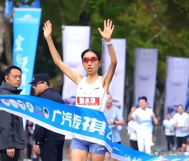 最快女护士风波再起，白岩松惹火上身	，官媒出手句句戳打工人心坎