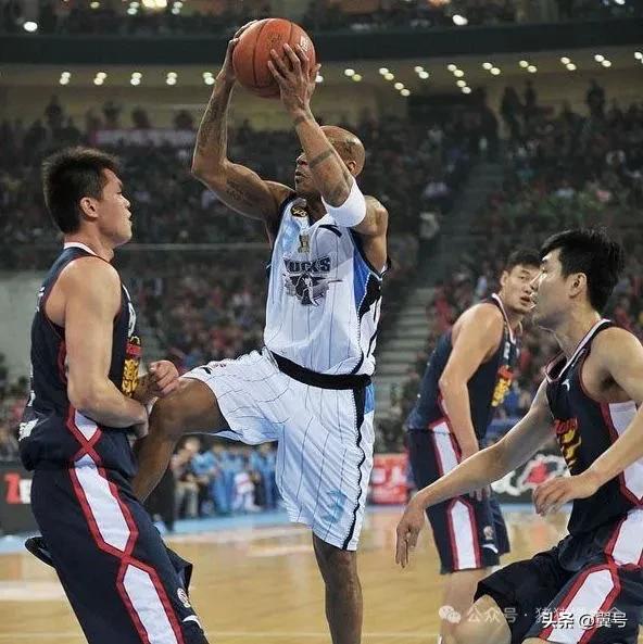 NBA赛场上的体育精神：从马布里谈职业联赛的文明程度