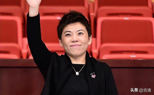败国家20亿,向洋人下跪,改儿子国籍？"乒坛传奇"邓亚萍用行动破谣