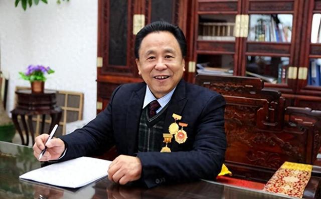 包养10位情妇，睡觉翻牌生下11个私生子，75岁还在拼命生娃！