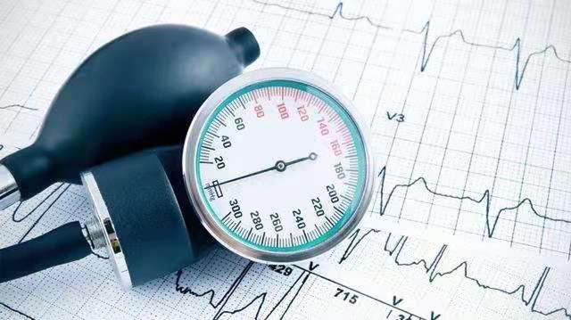 医生提醒：吃上苯磺酸氨氯地平，这4件事就别做了，小心害了自己