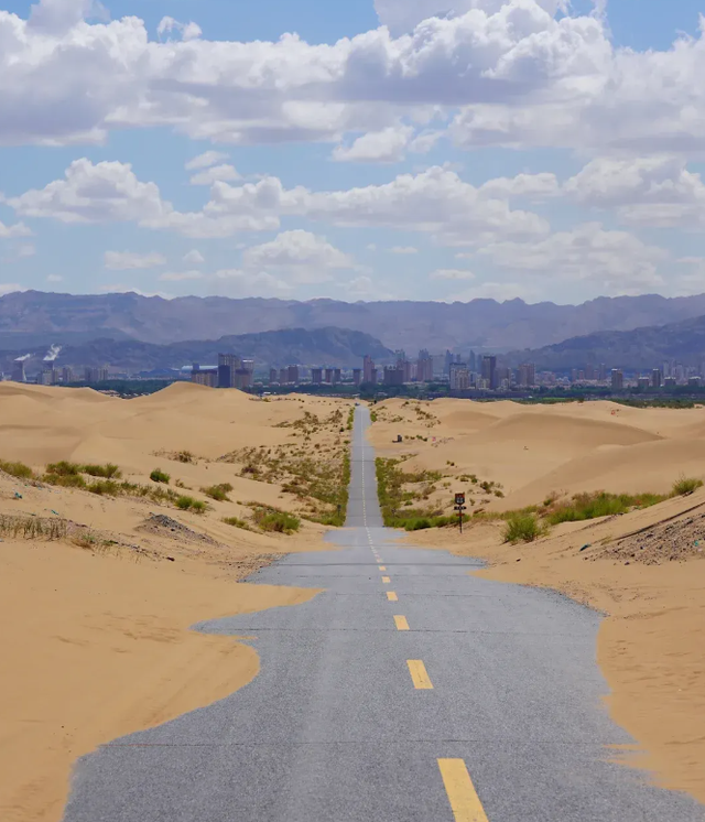 荒漠逆袭成宝地！乌海挖出18个西湖，背后竟藏千年治水智慧？
