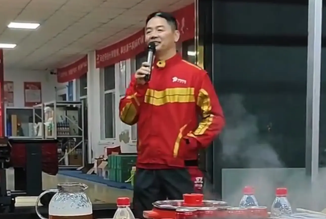 京东巨损147亿！网友凌晨偶遇刘强东喝大，拿塑料碗喝，来者不拒