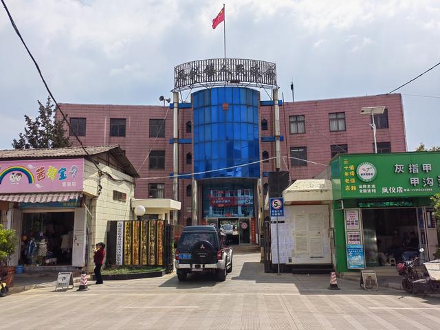 去赶大理凤仪街