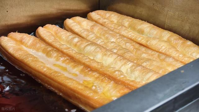 “胆固醇之王”曝光！竟是肥肉25倍，医生警告：吃多血管真遭殃！