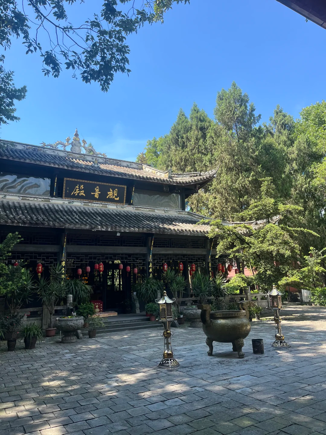 比人民公园巴适！5元素斋管饱、10元茶喝一天，公交直达宝藏古寺