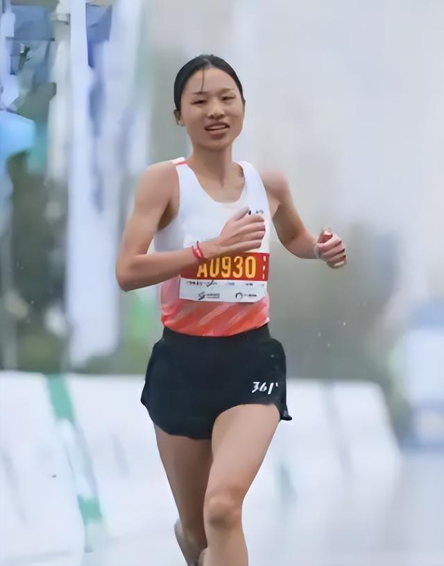 调休争议4个月后，张水华再因一举动让大众刮目相看，官媒也承认