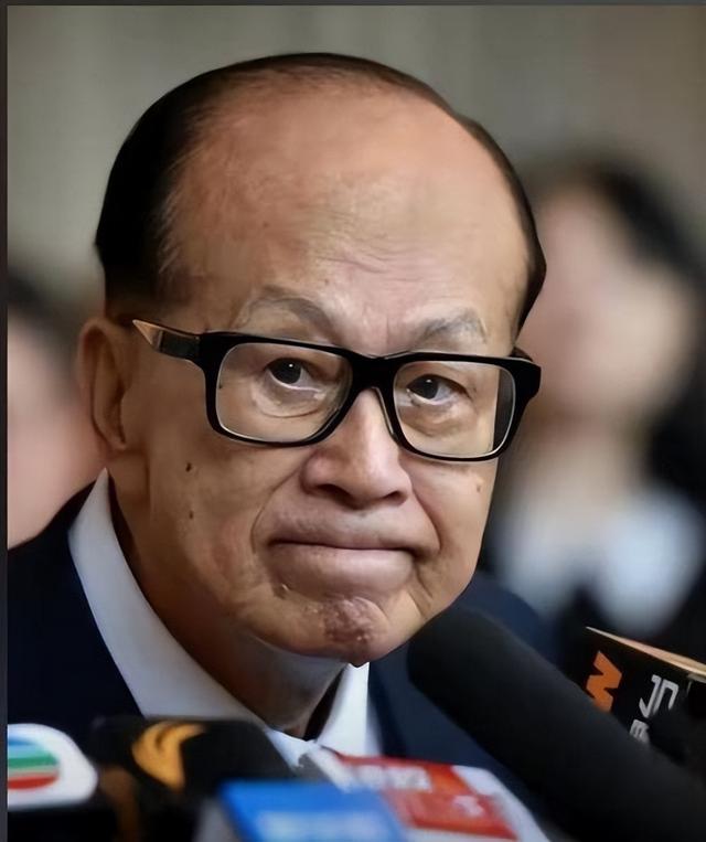 李嘉诚也没想到，80岁担任全运会火炬手的霍震霆，给自己上了一课