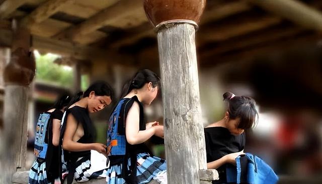广西与贵州交界处的“菇类村”，女性衣着开放，以母系社会为主