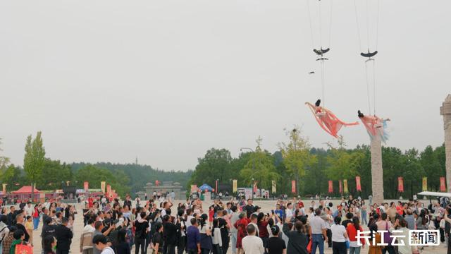 人人人人人……万名游客相聚炎帝故里“寻根+庆生”！