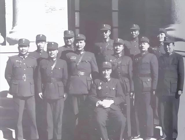 1960年，周总理请王耀武吃饭，陈赓笑道：以后可以称你为同志了