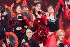 离开杨子后的黄圣依，面相都变了图片