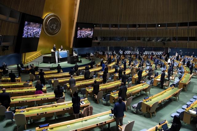 13票赞成！中俄当场弃权	，联合国要求归还资产，内塔直接下令退群