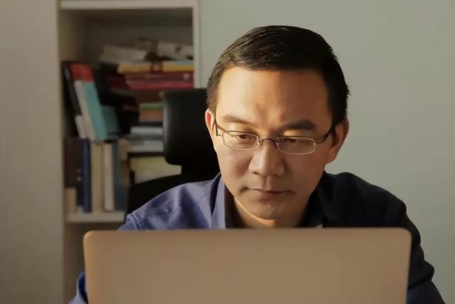 前央视主持人郎永淳，沦为阶下囚，刑满释放后，如今过得怎样？