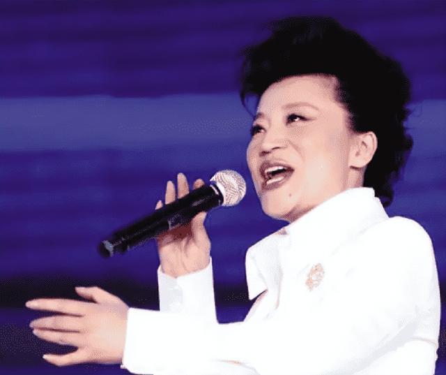 饭喂嘴里都不会吃, 和王为念离婚、艺名被收的小香玉, 终是自讨苦吃