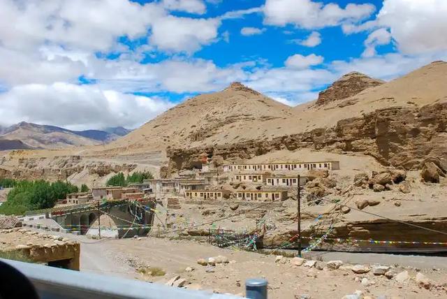 三国交界生命答卷,马家父子拿血肉换边贸,布鲁兄弟用微笑破国界