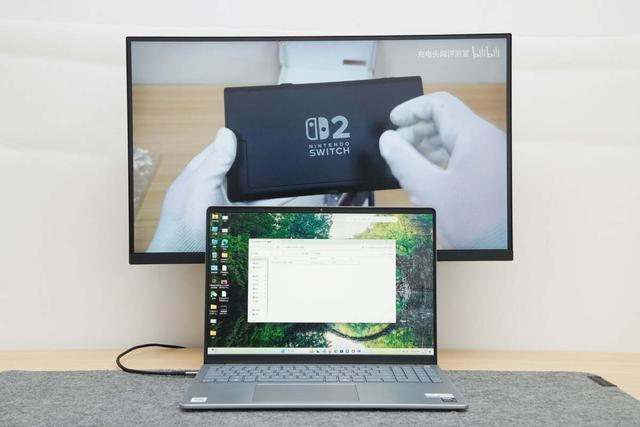 戴尔 灵越 16 Plus 外接显示器办公体验
