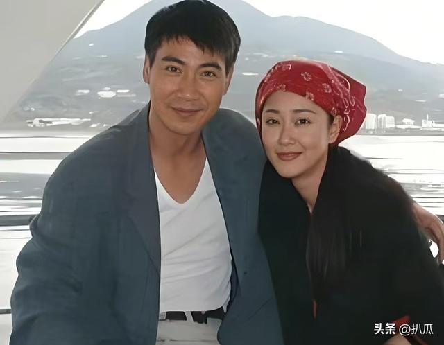 被丈夫出轨8次	，被闺蜜无情背叛，43岁抑郁后在家中烧炭自尽