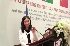 我湖北姑娘，在非洲生活6年，这里部落女性露上半身，涂着泥巴图片