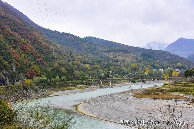 汉中出发沿嘉陵江跨省自驾,把秦巴深秋的美景装进车窗~图片