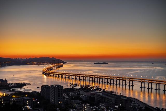 2025中国最美十大城市出炉，青岛第3，广州第6，大连垫底！