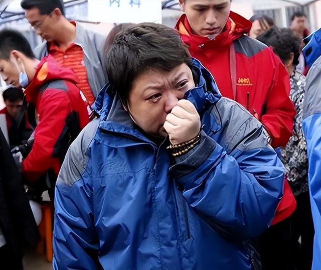贪污上亿、假慈善？被实名举报的韩红，如今连坐椅子都成了“错”