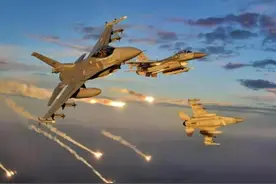 苏-35爆捶两大北约王牌！普京下令挨个击落，解放军在等待战果图片