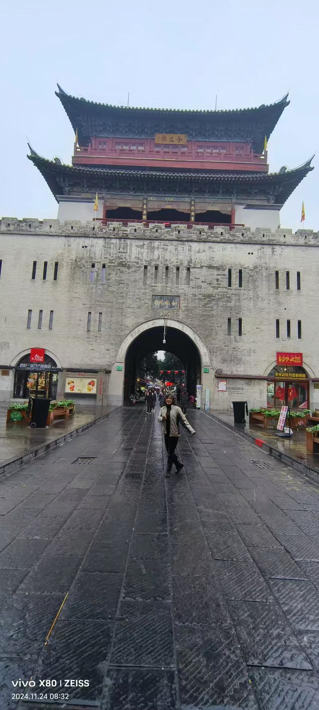 丽景门登临记：在晨光中叩问一座城